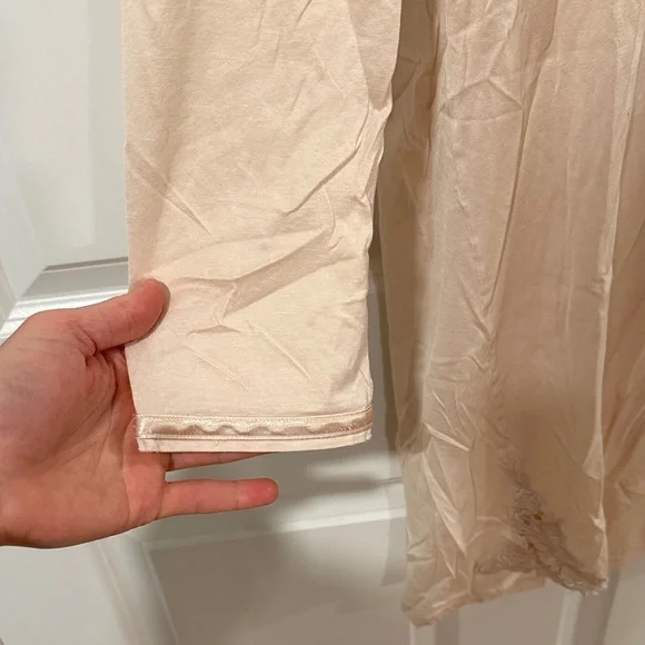 Hanro Long Sleeve Nightgown-Light Pink - Picture 4 of 11